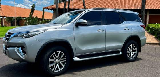 TOYOTA HILUX SW4 2.8 SRX 4X4 16V TURBO INTERCOOLER DIESEL 4P AUTOMÁTICO
